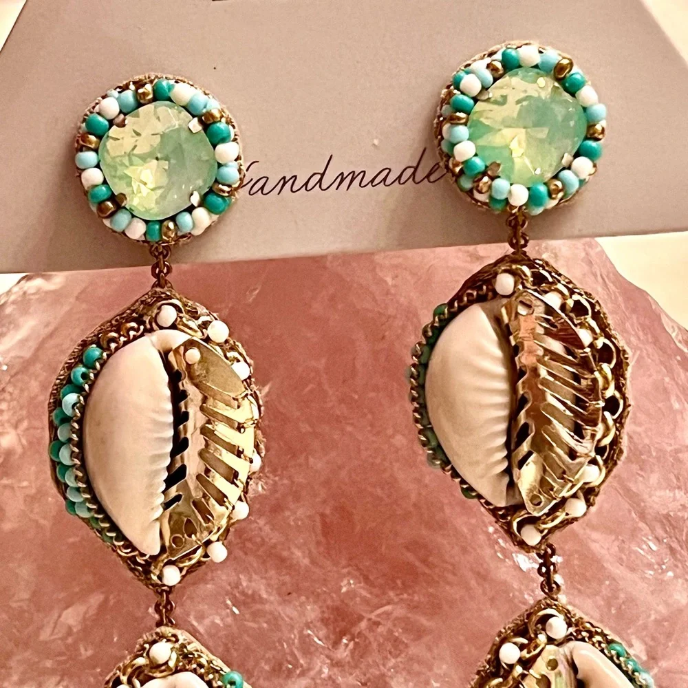NWT Deepa Gurnani Beaded Crystal Seashell Chandeliers - Picture 13 of 16